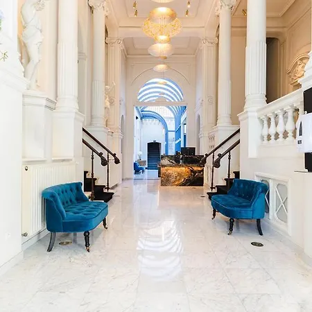 Golden Tree Hotel 3*