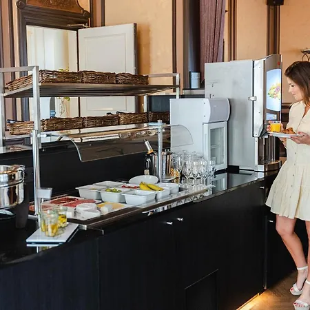 Hotel Golden Tree 3*