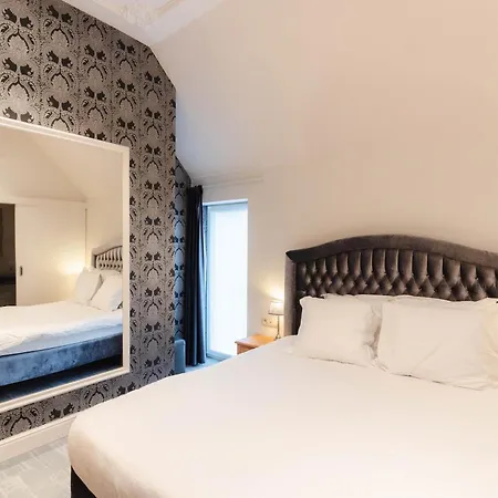 Golden Tree Hotel 3*