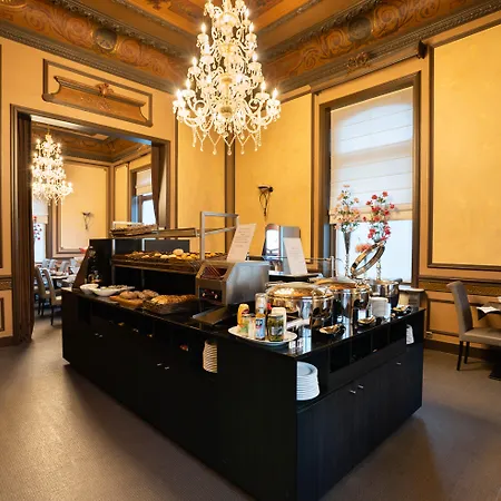 Hotel Golden Tree Brujas